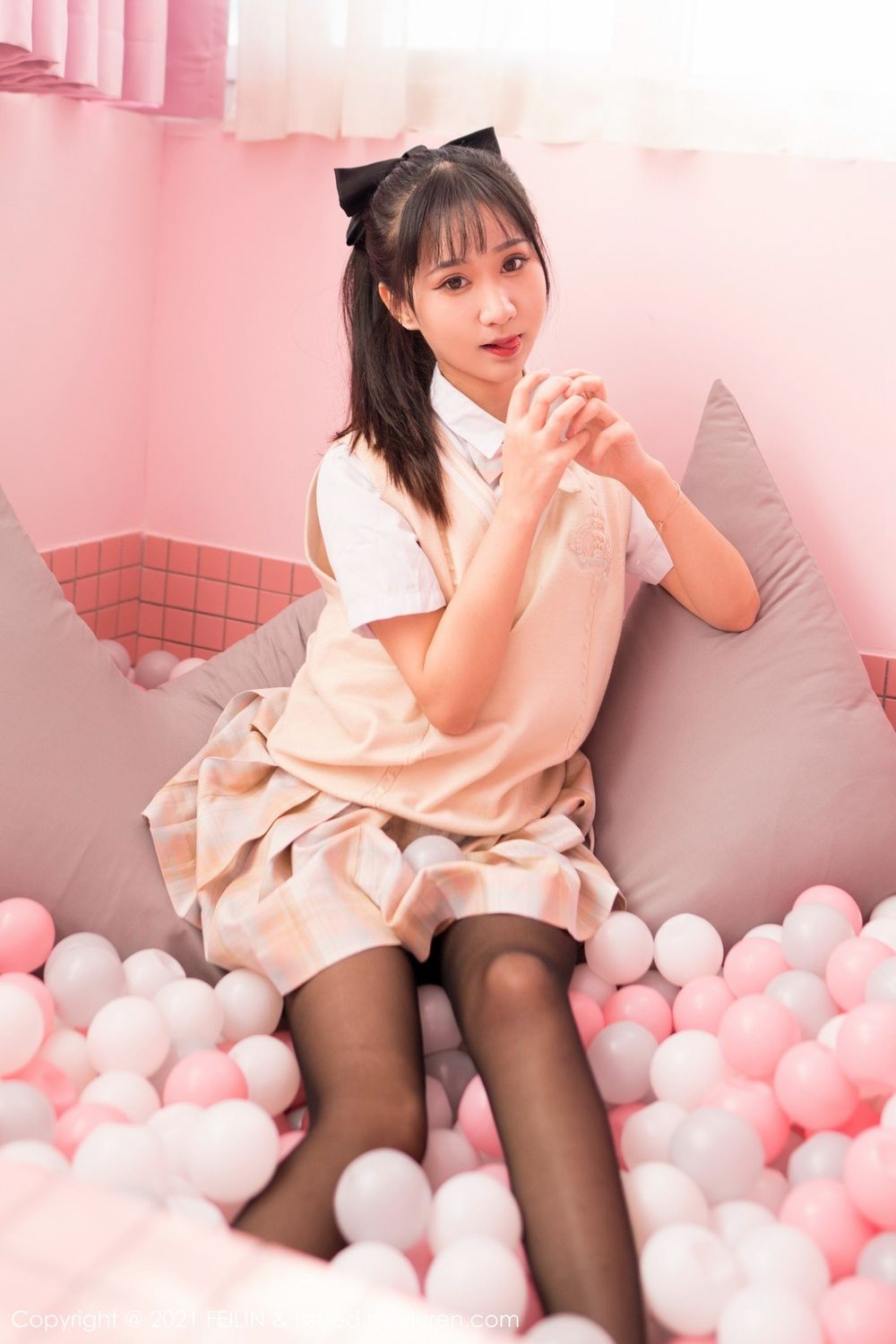 美女模特小果冻儿jelly兔耳装与黑丝制服系列性感写真
